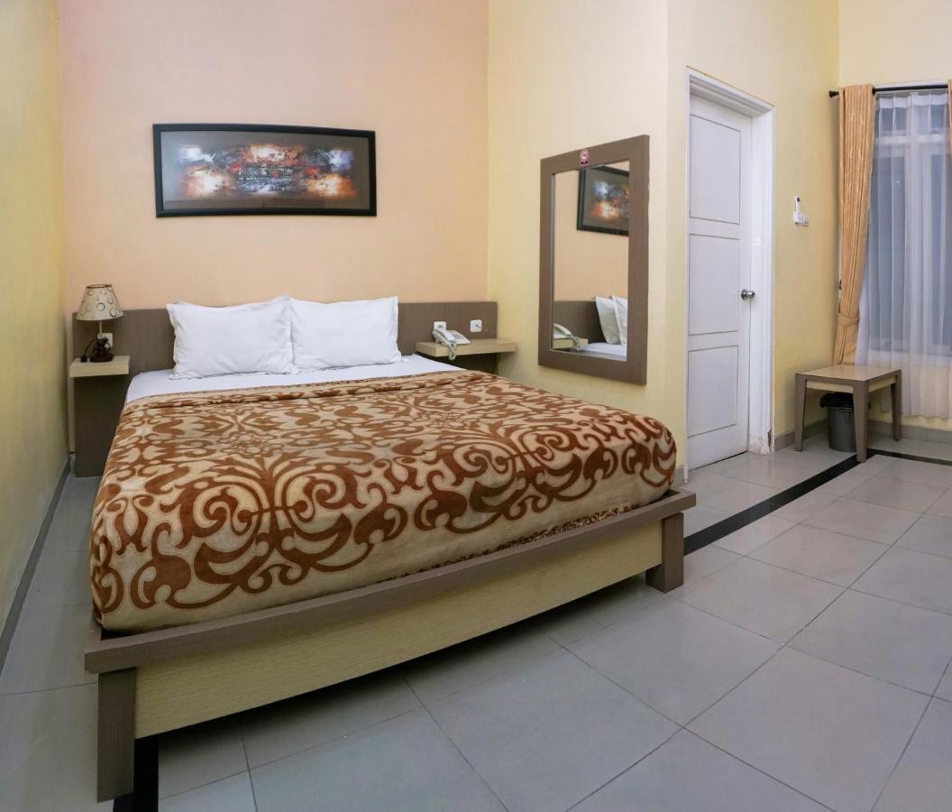 Musdalifah Hotel Sumenep Extérieur photo