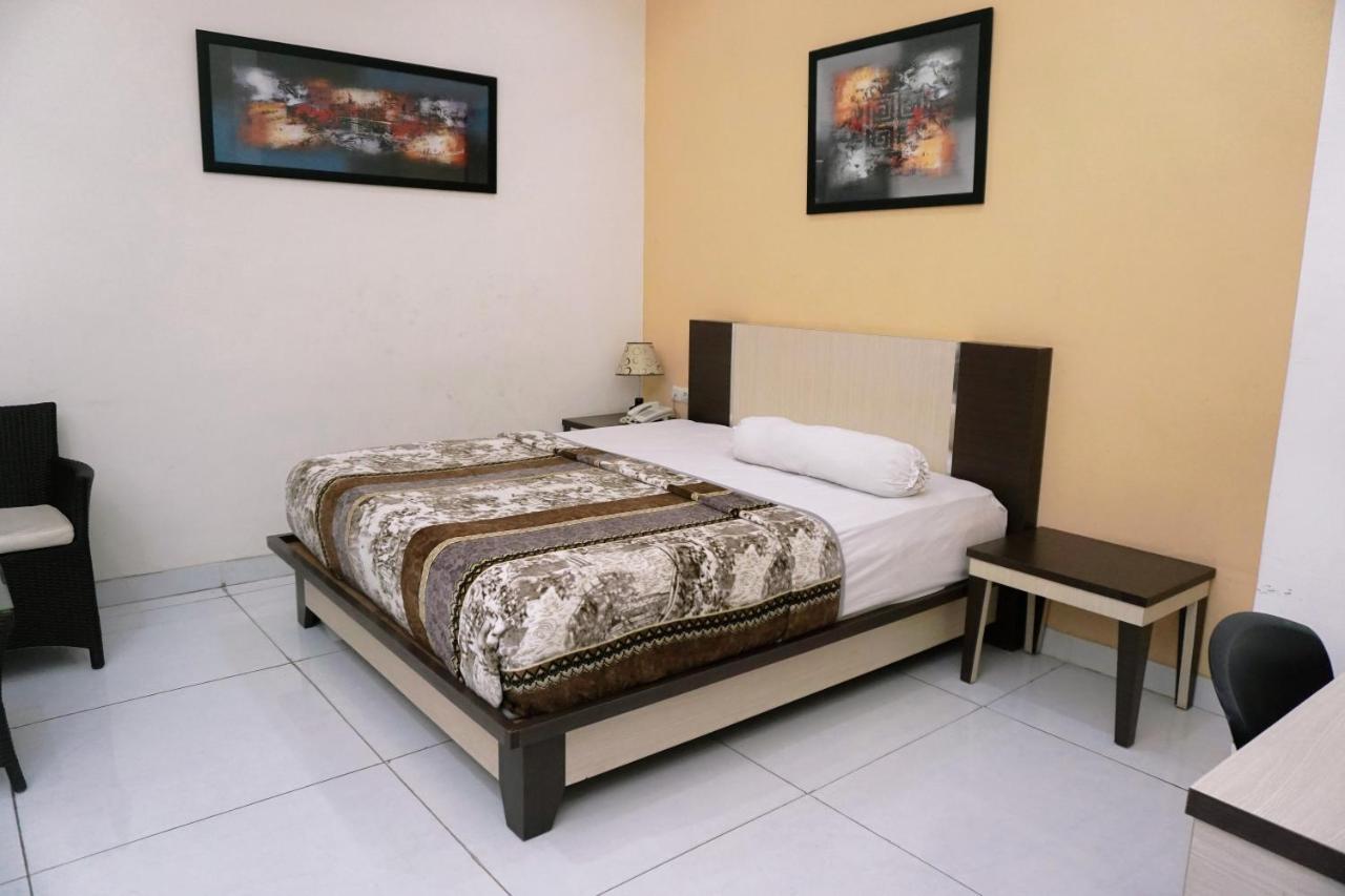 Musdalifah Hotel Sumenep Extérieur photo