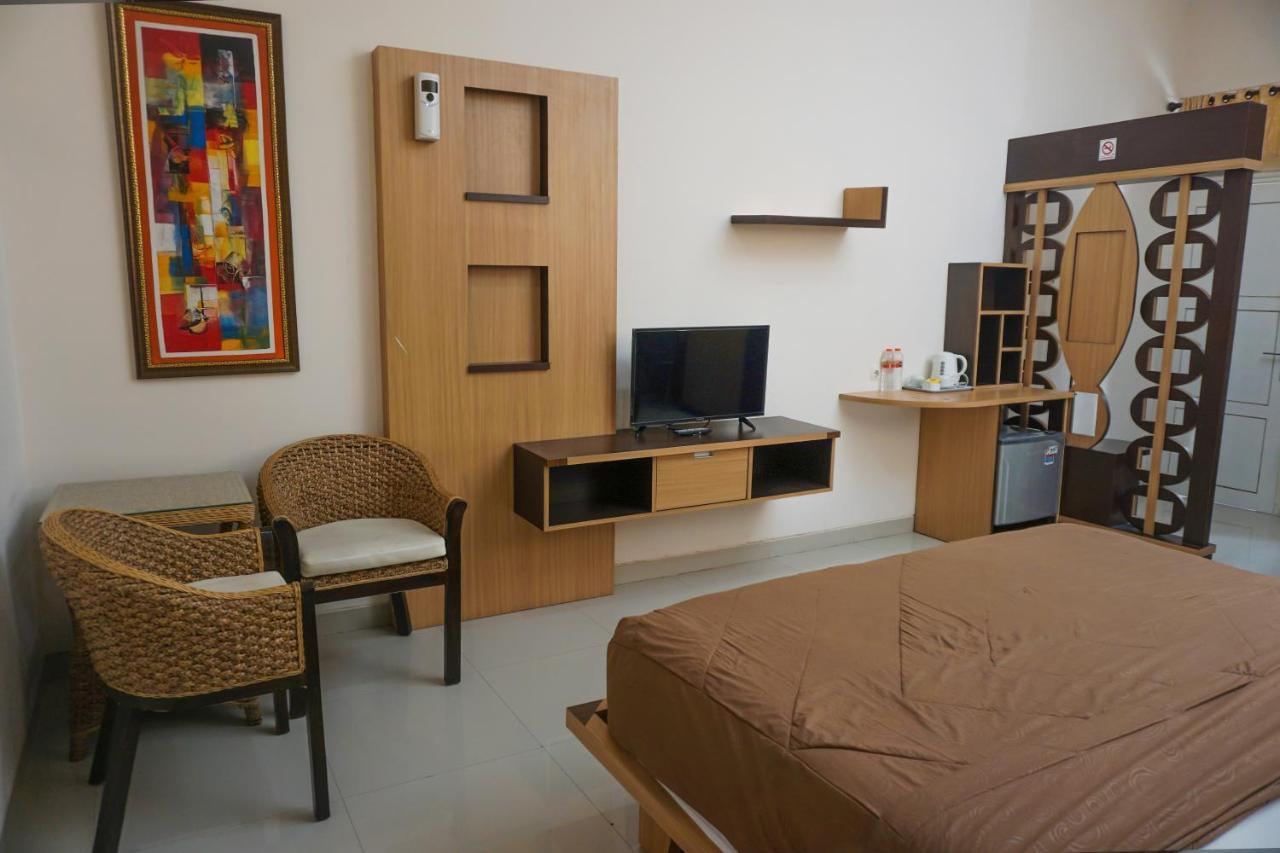 Musdalifah Hotel Sumenep Extérieur photo