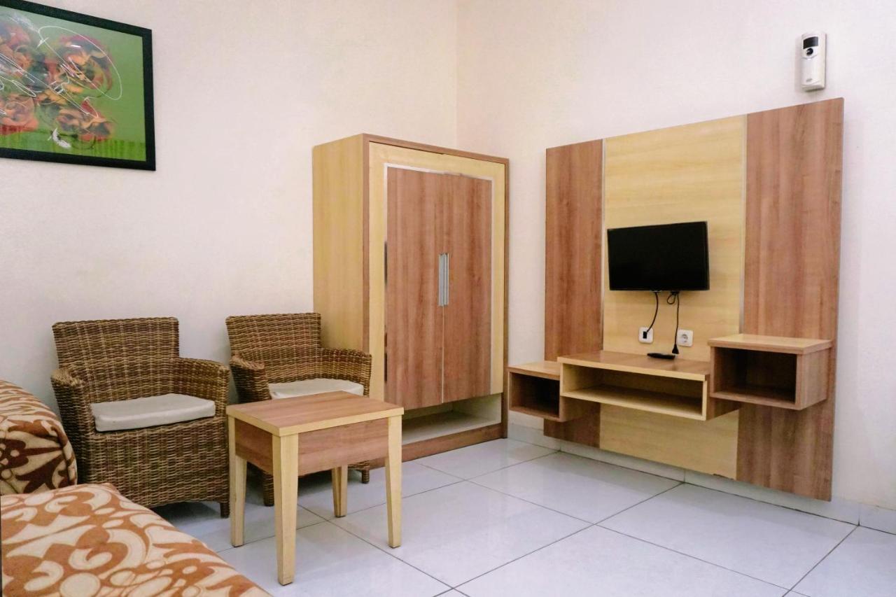 Musdalifah Hotel Sumenep Extérieur photo