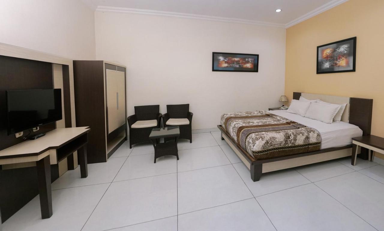 Musdalifah Hotel Sumenep Extérieur photo