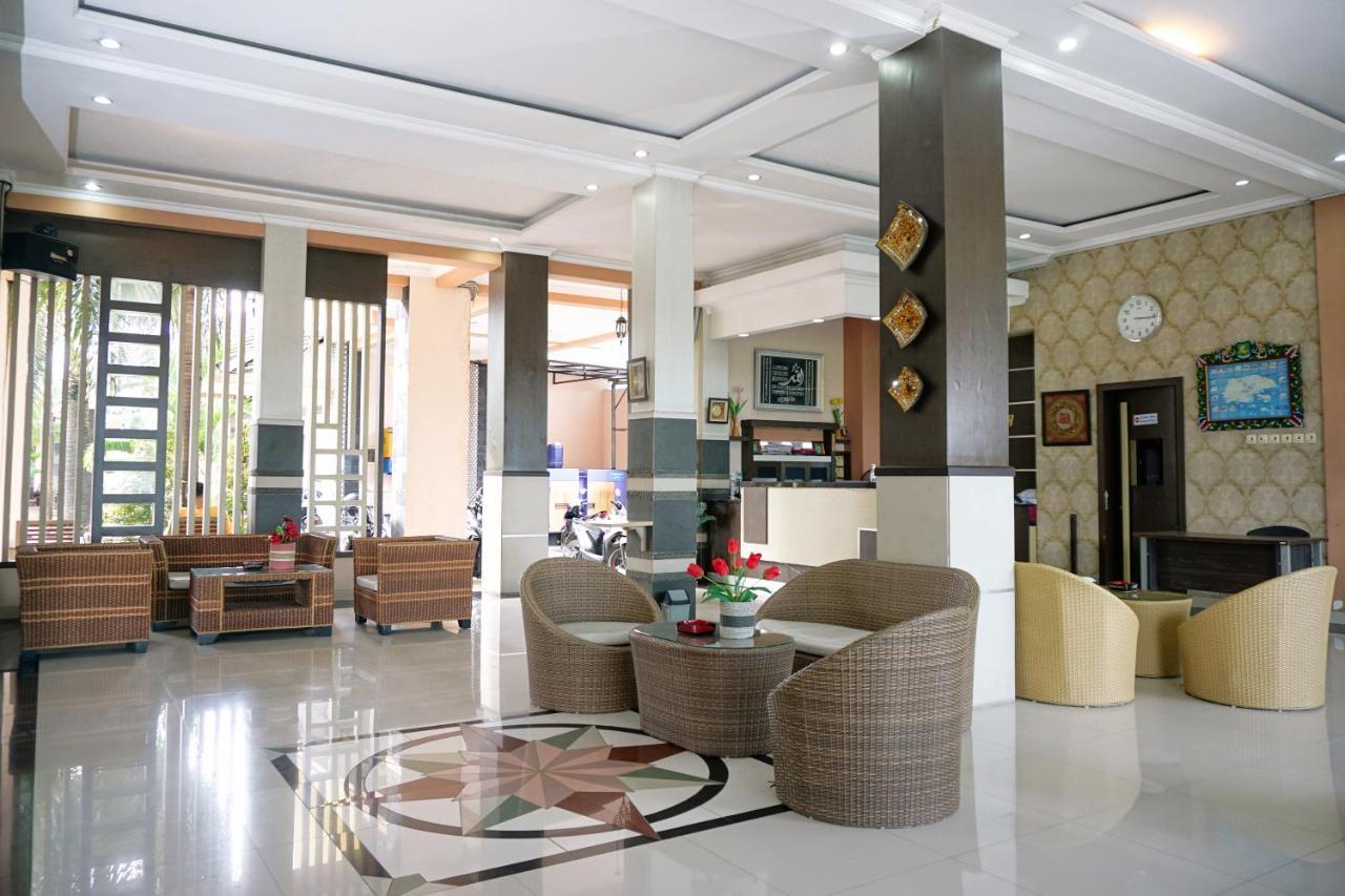 Musdalifah Hotel Sumenep Extérieur photo
