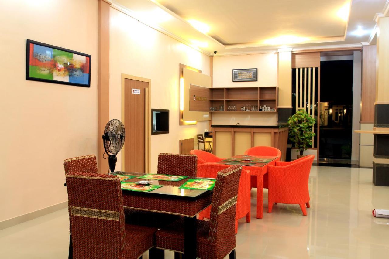 Musdalifah Hotel Sumenep Extérieur photo